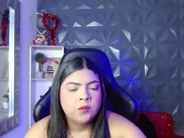 chloe-ebony