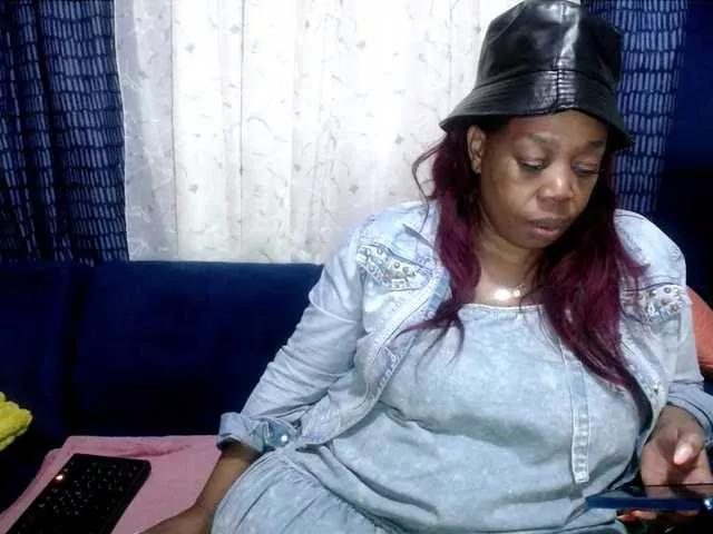 crystalbee on BongaCams 