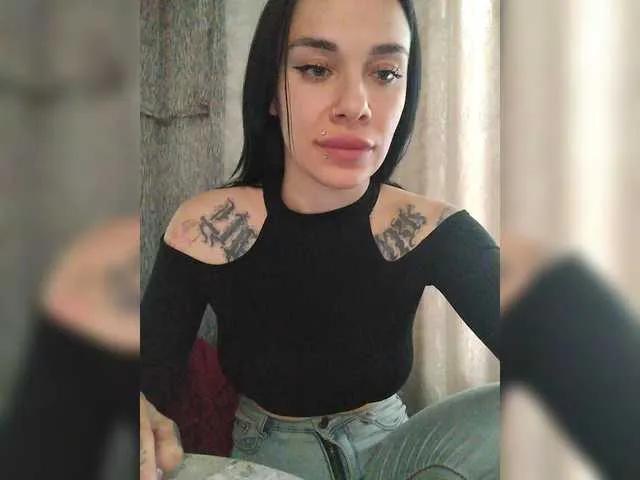 MaidenCrystal on BongaCams 