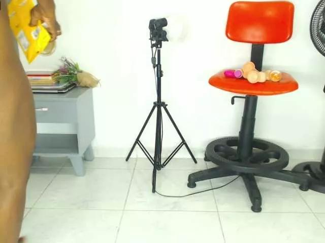 NaomyMoore on BongaCams 