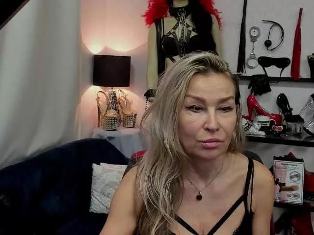 soft-crystal on BongaCams 