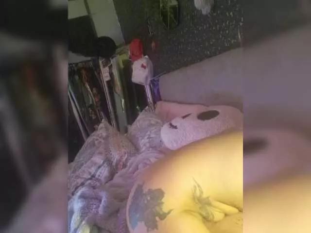 Tattedkyttie94 on BongaCams 