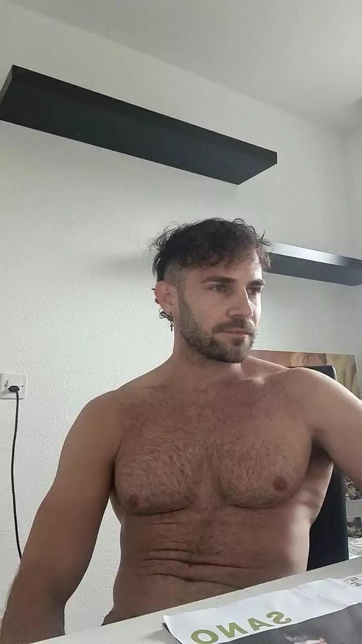 ALPHA_HUNK on Cam4 