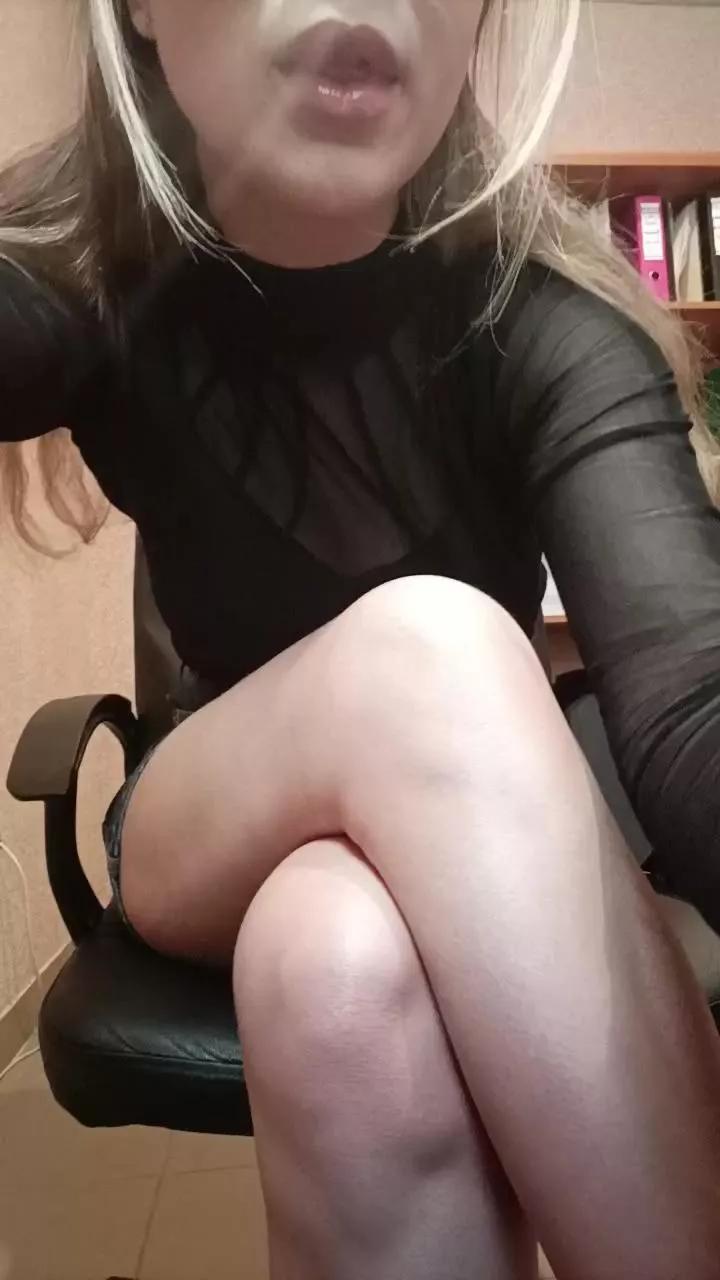dzinblondi on Cam4 