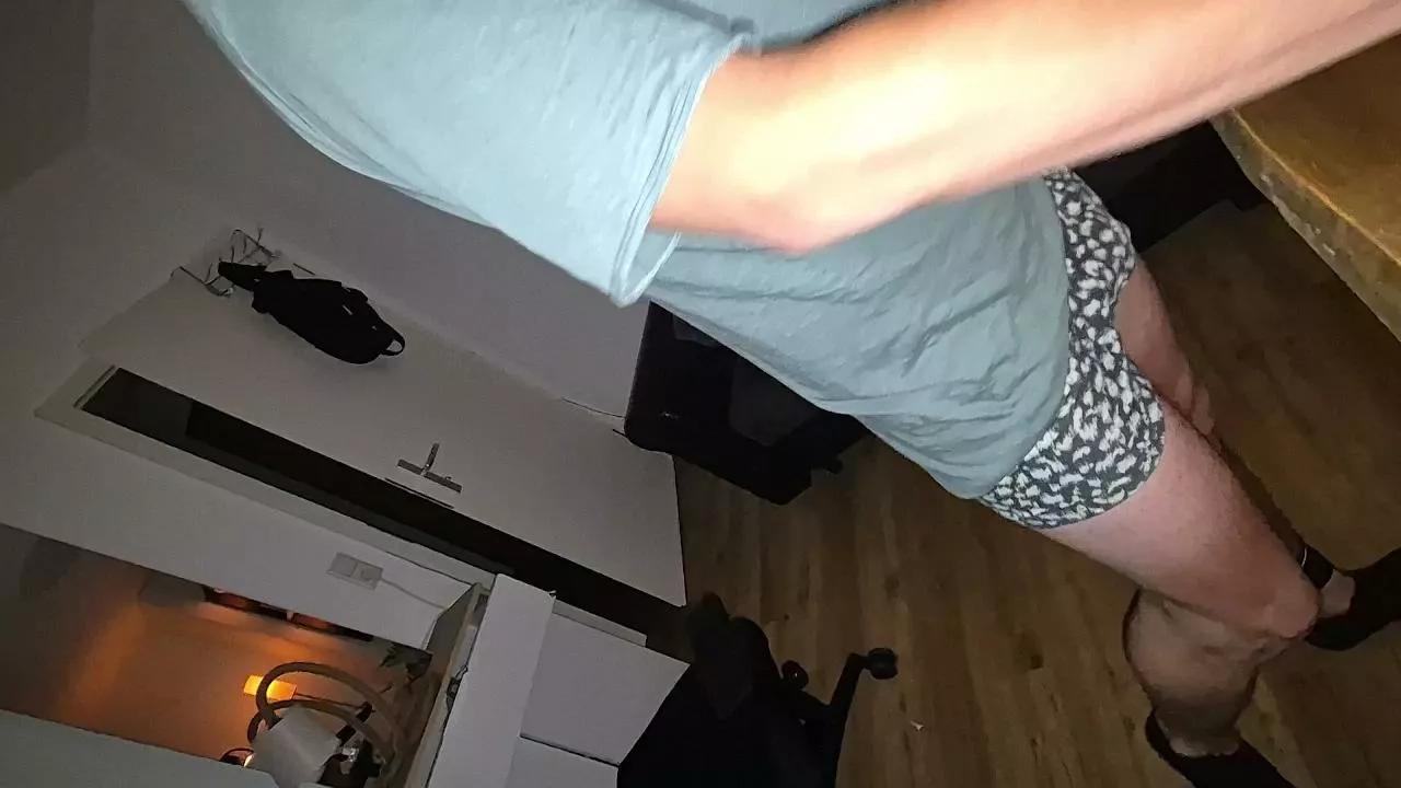 LuckyBong on Cam4 