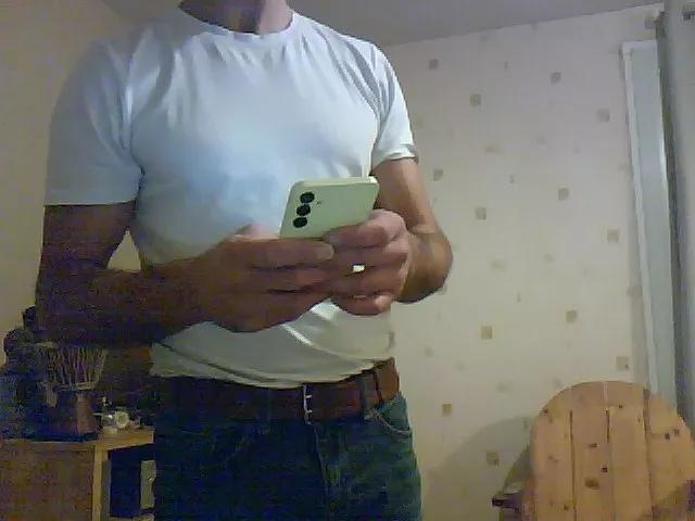 micka3043 on Cam4 
