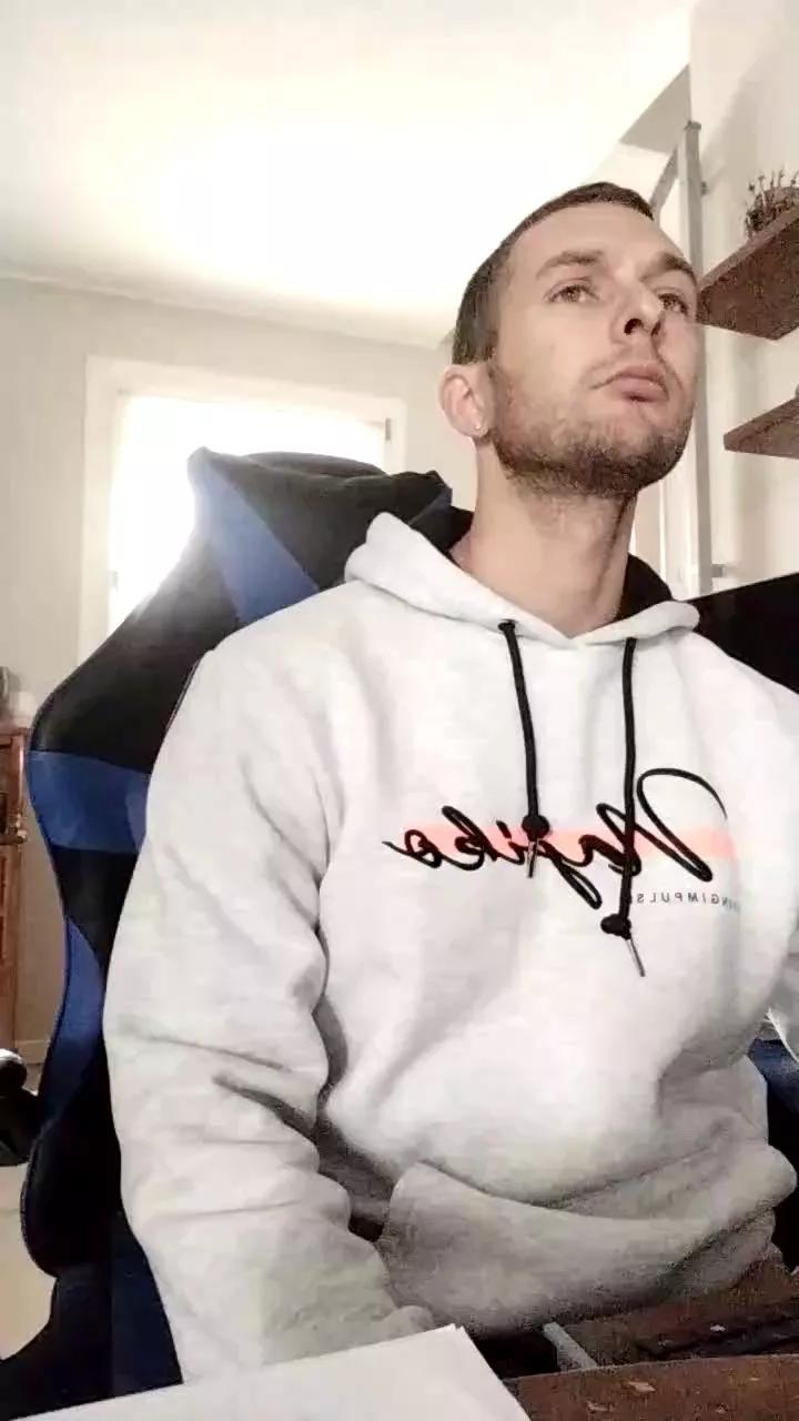 riccardoyeah on Cam4