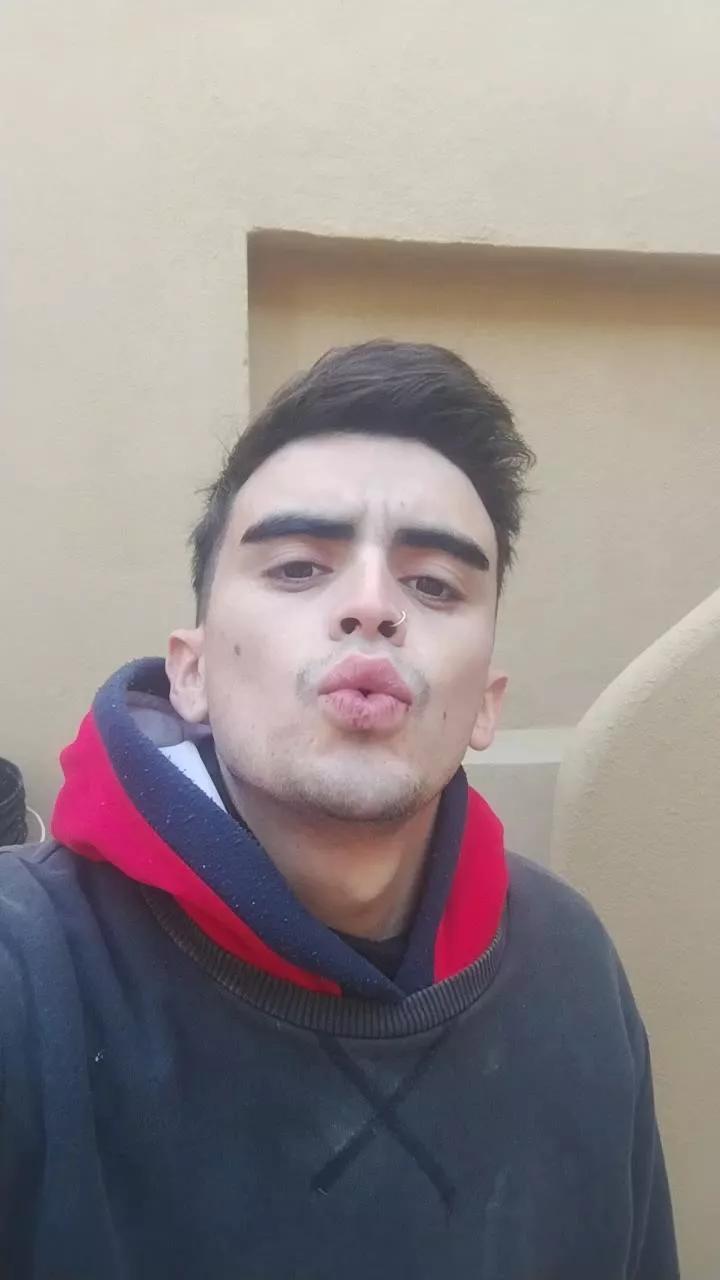 Rodrigo77719 on Cam4 