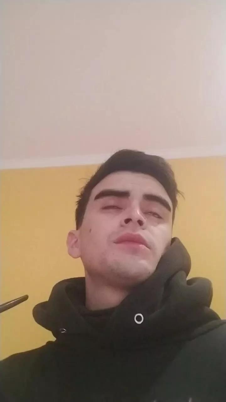 Rodrigo77719 on Cam4 