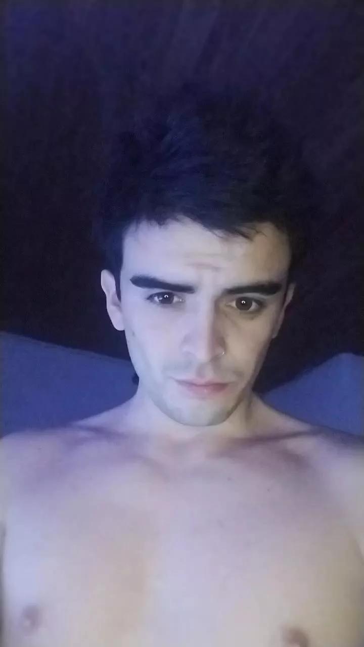 Rodrigo77719 on Cam4 