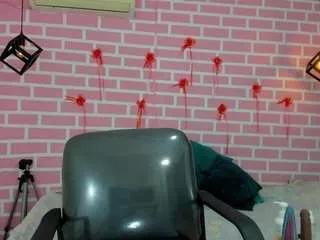 emy-02 on CamSoda 