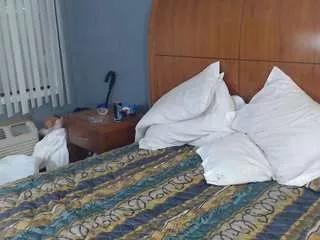 traphouseluv on CamSoda 