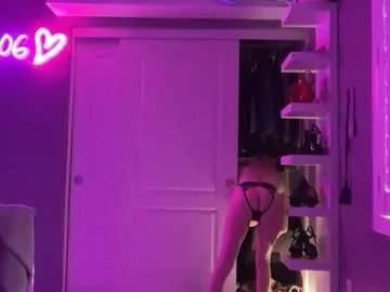 alexispaige06 — Control my domi at goal!! Your Big tit Blonde Alexis is back ;) #bigbooty #bigtits #lovense #shortgirl #snowbunny