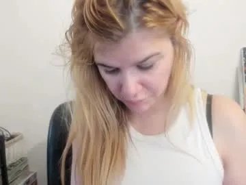 artsyandcraftsy_ — lesson for myself: no more free stuff ;)  Yes, I have #belly but I believe I ain't only one who loves nice food;) Maybe #curvy too, but being #shy with #smile . I am #nonude [9969 tokens remaining]