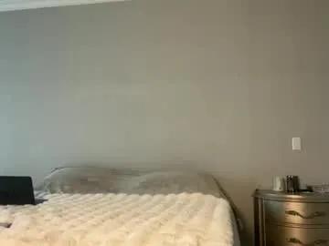 graceyrose — Top off, 1k views, 10 likes  #slim #18 #new #brunette [1287 tokens remaining]