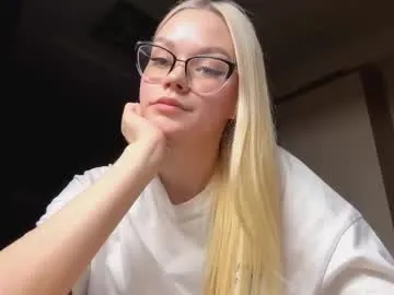 megganskurski — Goal:  air kiss!   -  My name is Mia, I hope to make a lot of friends #new #18 #young #shy #teen [20 tokens remaining]