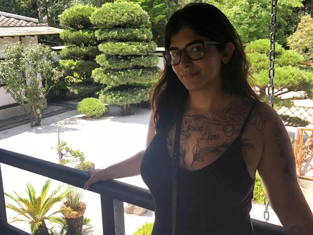 CarolPrince — Bisexual, fierce, intense, and unpredictable. I love to show off, humiliate, and dive into kinks like findom, joi, sph, cuckolding, cbt, sissy training, pegging, dirty talk, and more. If you can behave and handle my fire, step in. If not, don't play...