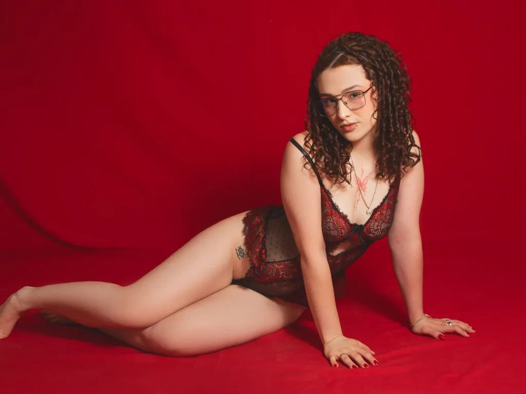 RubyDevine — I enjoy being a manicurist and finding beauty in the details. I love reading, watching movies, traveling, buying tennis shoes and going for walks while admiring sunsets. Intimately, I am curious and versatile: I am attracted to sensory games,...