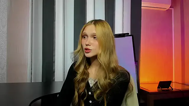 AdelineCrash model from StripChat