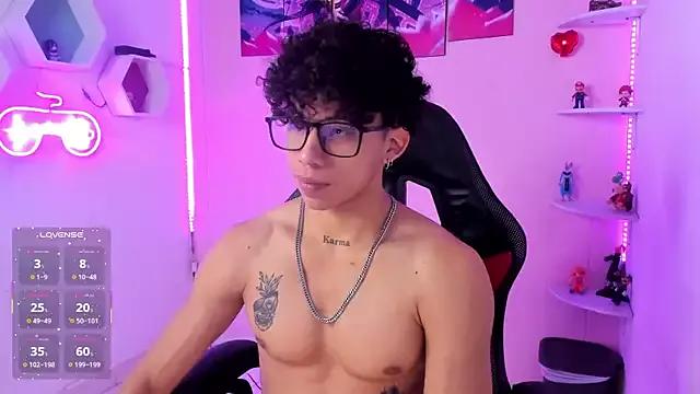 AkazaBoy_ on StripChat 
