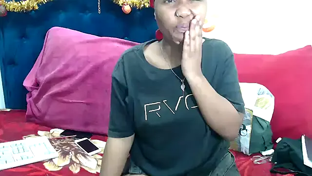 BUNNYCHOWX28 on StripChat