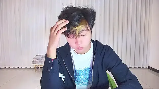 Cream-001 model from StripChat