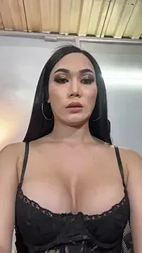 DevineHugeSelfsuck model from StripChat