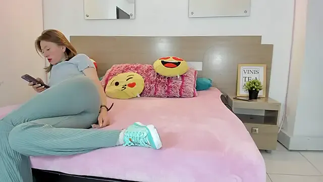 Ebony_N_Blonde model from StripChat