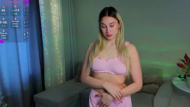 foxy_vivi — Lower shorts and tease with that ass