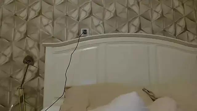 Goddess-Saysay7 — Bodylotion auf Boobs