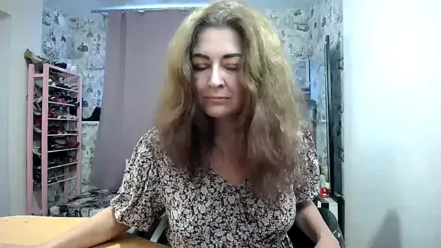 Helen1974 model from StripChat