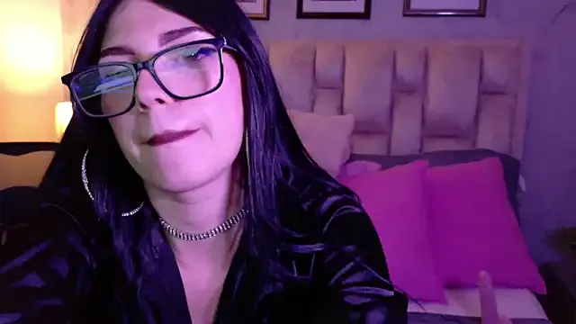 IsabellaRossi model from StripChat