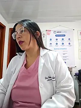 JustSamantha_ — Naked+plug+oil in My ass