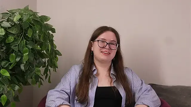 LinseyBellisario model from sc