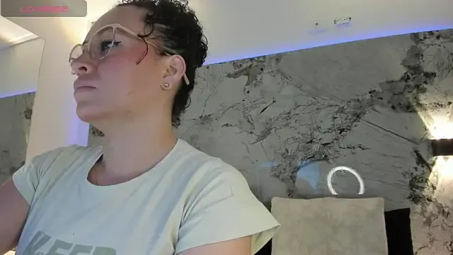 LIZ_HOLMES on StripChat