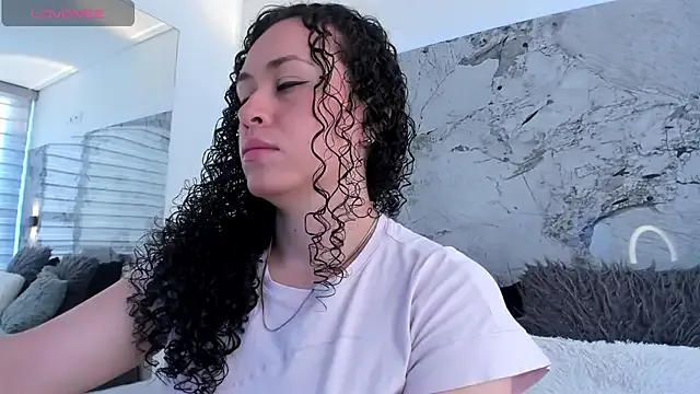 LIZ_HOLMES on StripChat