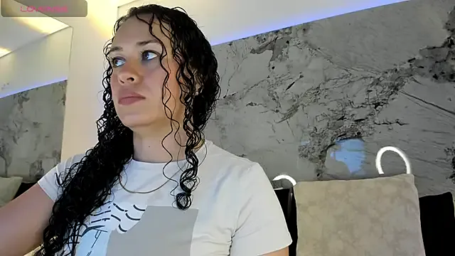 LIZ_HOLMES on StripChat