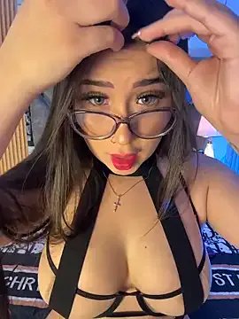 LylaLee111 on StripChat 