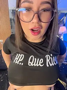 LylaLee111 on StripChat 