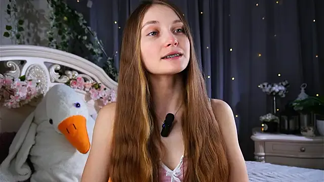 MonaEldon model from StripChat