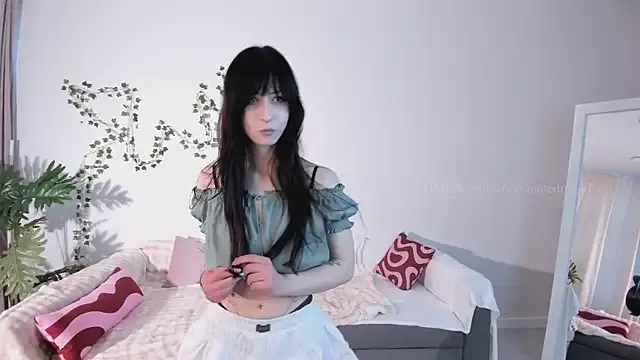 MutedMood_ model from StripChat