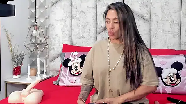 NiicolleMiller on StripChat 