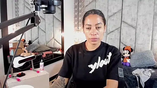 NiicolleMiller on StripChat 