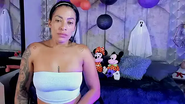 NiicolleMiller on StripChat 