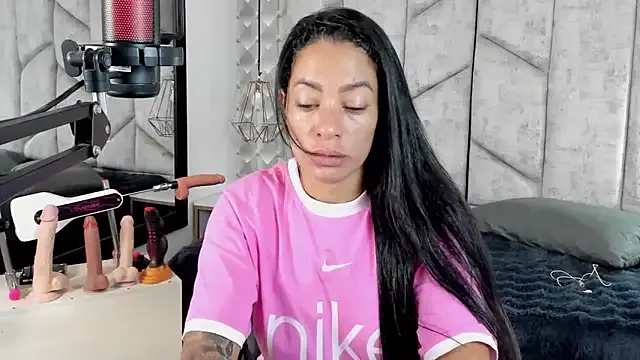 NiicolleMiller on StripChat 