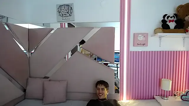 oblivionlove model from StripChat