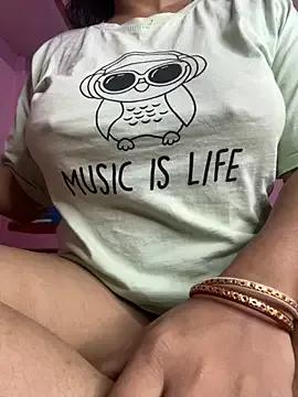 Priyajaanbaby — Fingering in public 