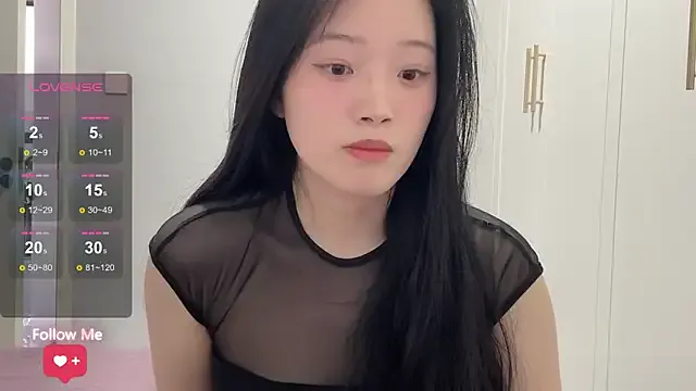 rose-u model from StripChat