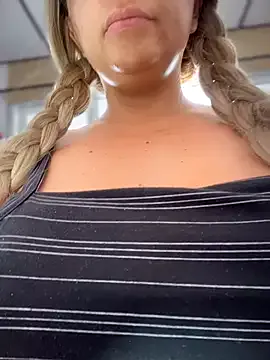 sammyqueenx21 on StripChat 