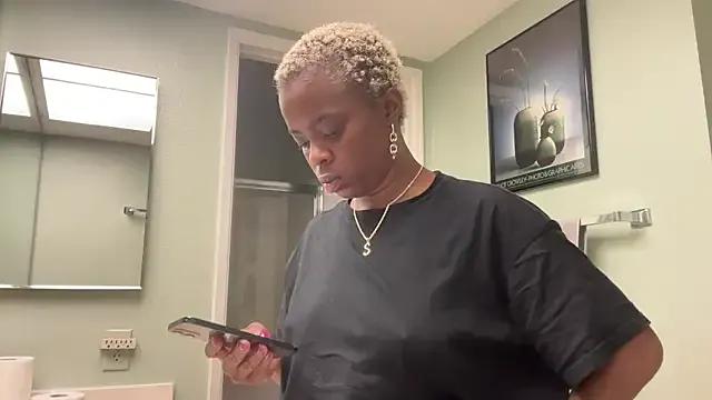 SimoneSavage's avatar